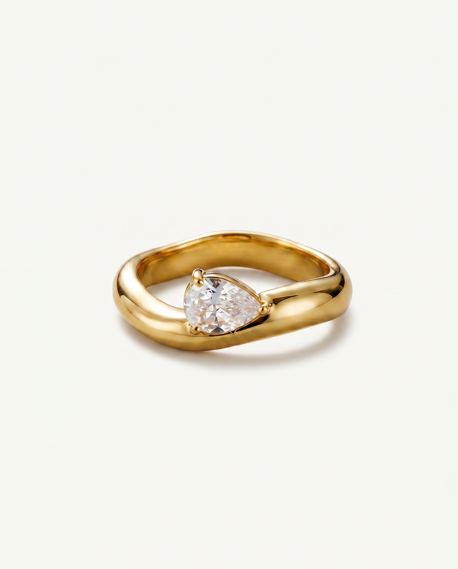 Loeva Crystal Ring