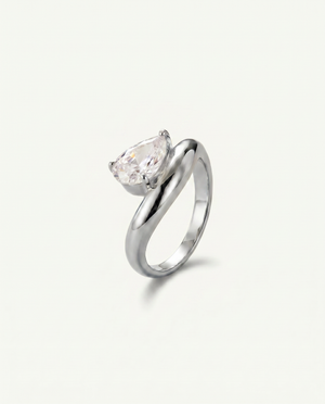 Loeva Crystal Ring