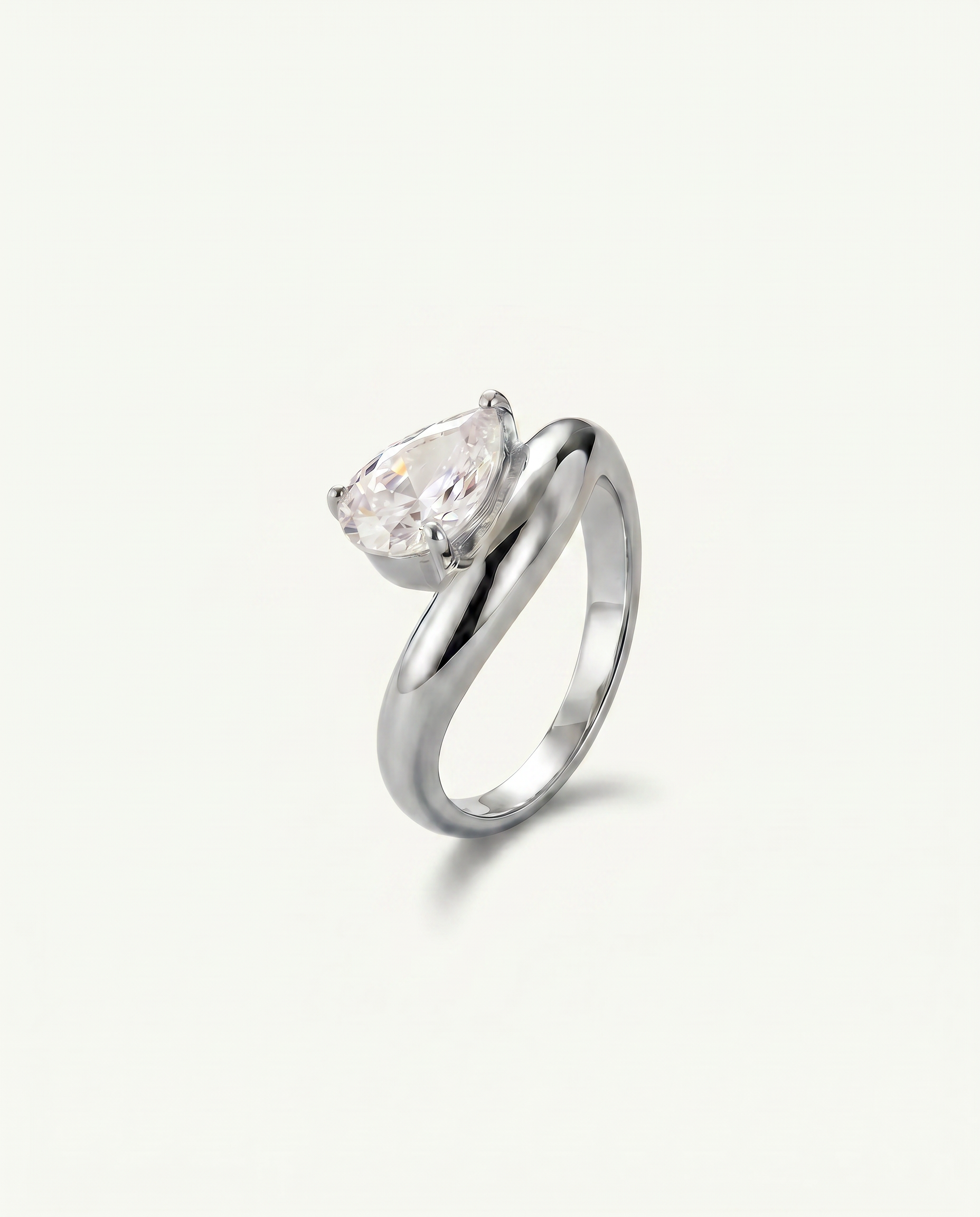 Loeva Crystal Ring